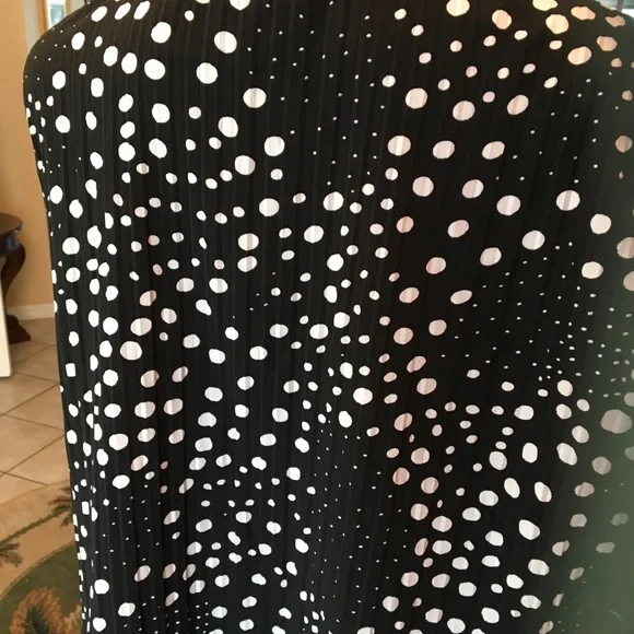 East 5th Black/White circle Blouse size 2X - Picture 11 of 14
